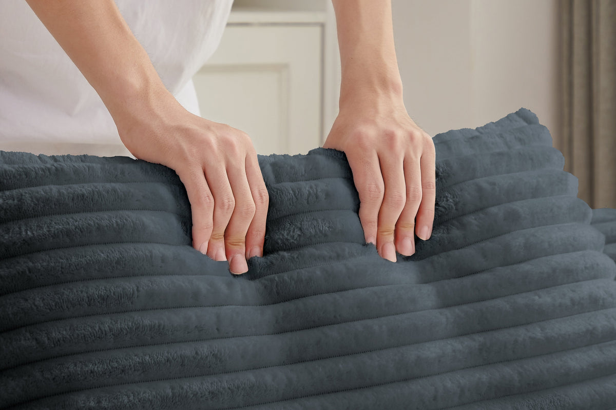 ALARA 49" Lounge Chair