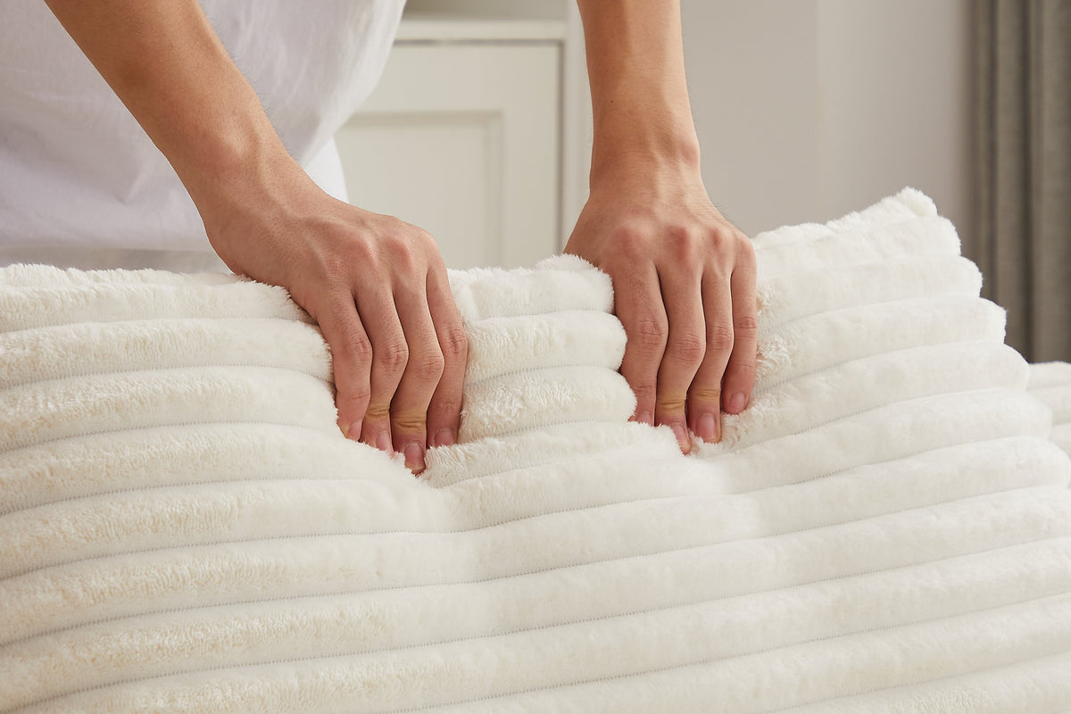 ALARA 49" Lounge Chair